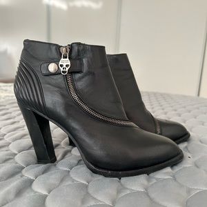 ALEXANDER MCQUEEN Black Leather Booties - Size 38